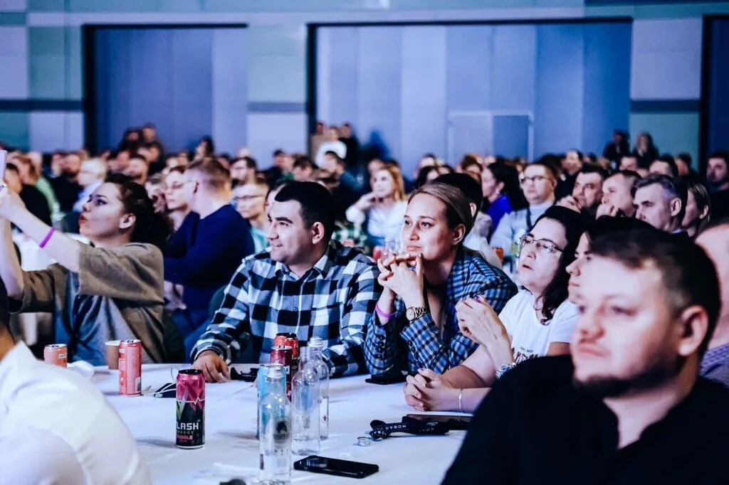 Атмосфера интерактивной программы на празднике · кадр 16